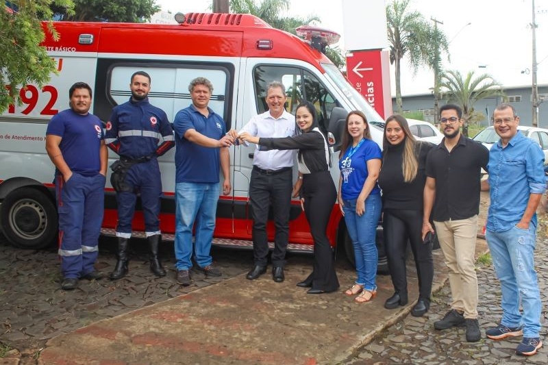  SAMU de Siqueira Campos recebe nova ambulância 