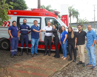  SAMU de Siqueira Campos recebe nova ambulância 