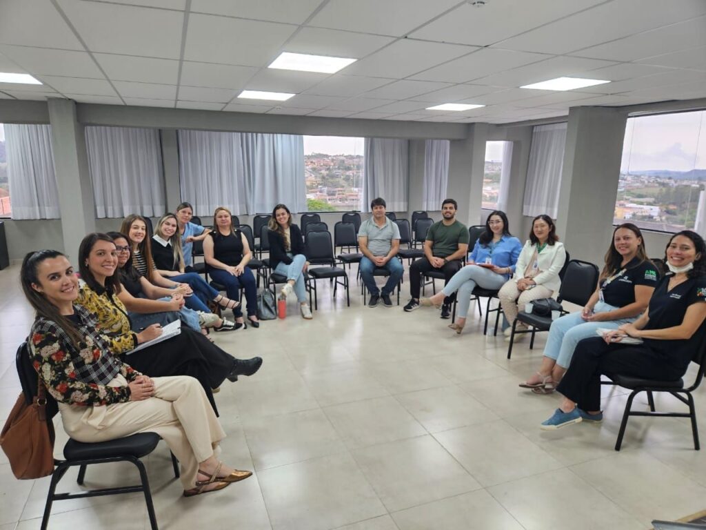 Profissionais de outras regionais visitam Centro Especializado em Reabilitação do CISNORPI